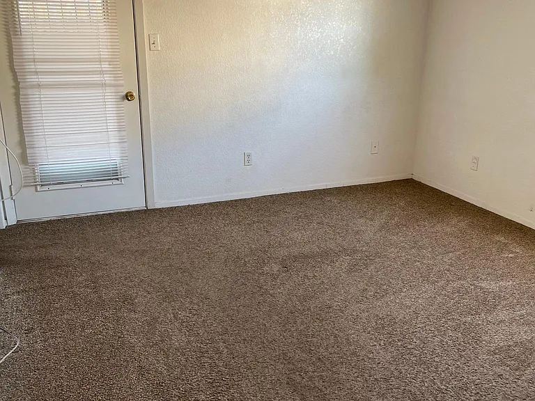 3544 Gloria Ave — Photo 10