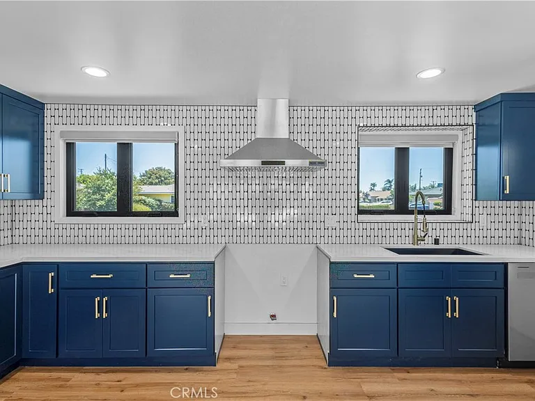 9519 La Reina Ave — Photo 11