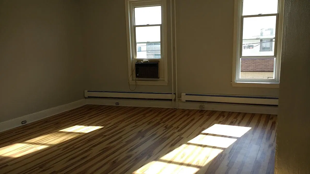 2 bed, 1050 sqft, $1,350 — Photo 2