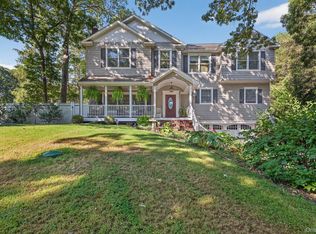 171 Dix Hills Rd, Dix Hills, NY 11746