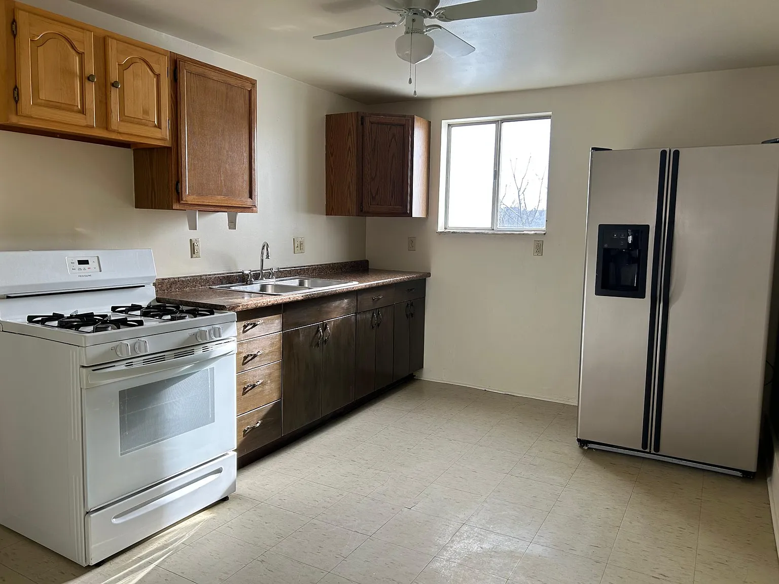 2 bed, 1.5 bath, 867 sqft, $895 — Photo 4