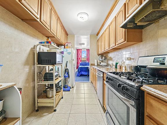 5th image of 142-05 Roosevelt Ave #409