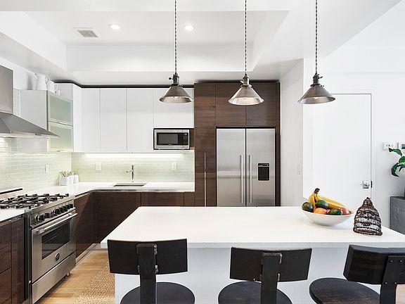 2nd image of 819 Dekalb Ave #3