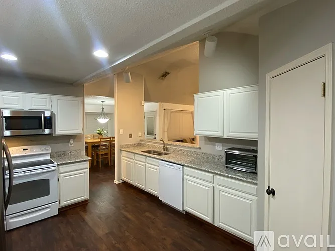 2401 Kline Cir — Photo 5