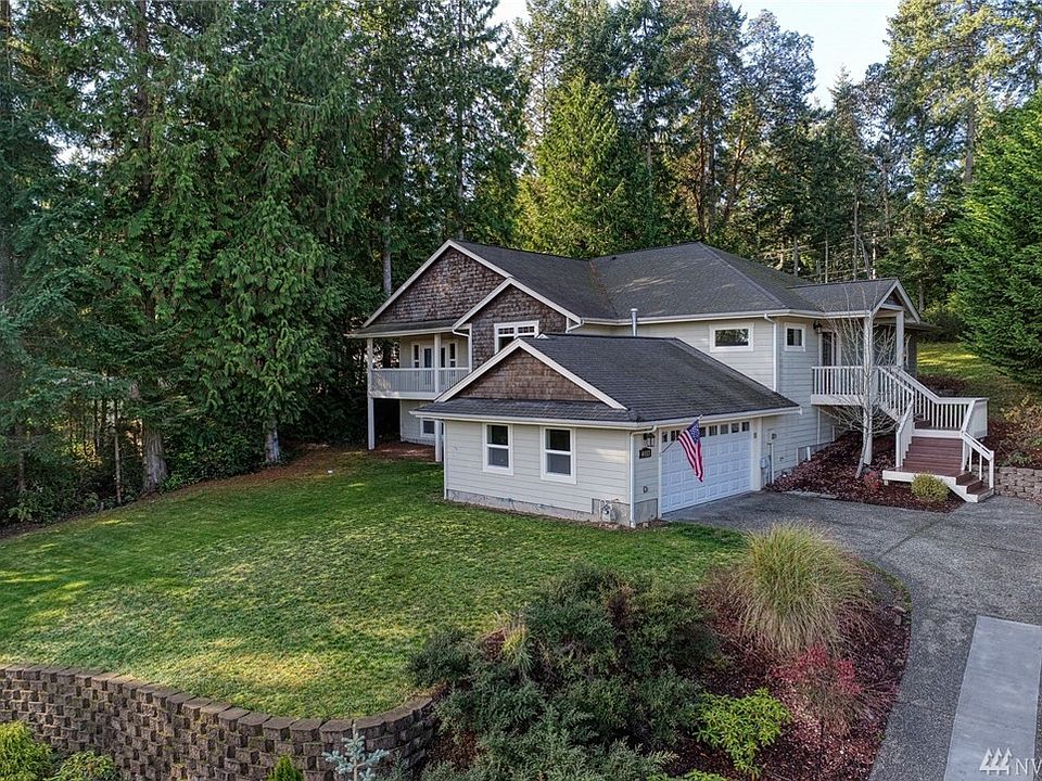 1st image of 4013 NE Luxury Ln
