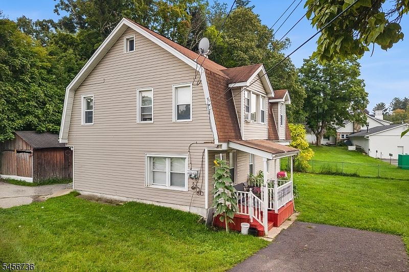 1st image of 4 Hellers Ln
