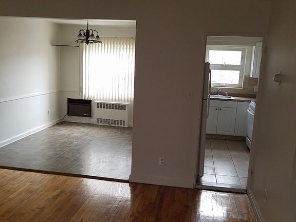 3rd image of 2141 Batchelder St