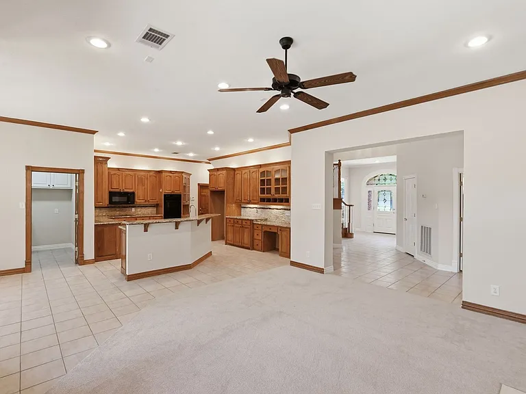 1020 Highland Oaks Dr — Photo 18