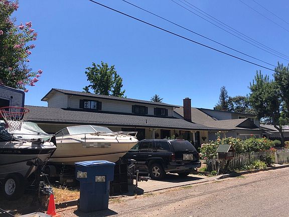 3rd image of 950 Cherry Ave