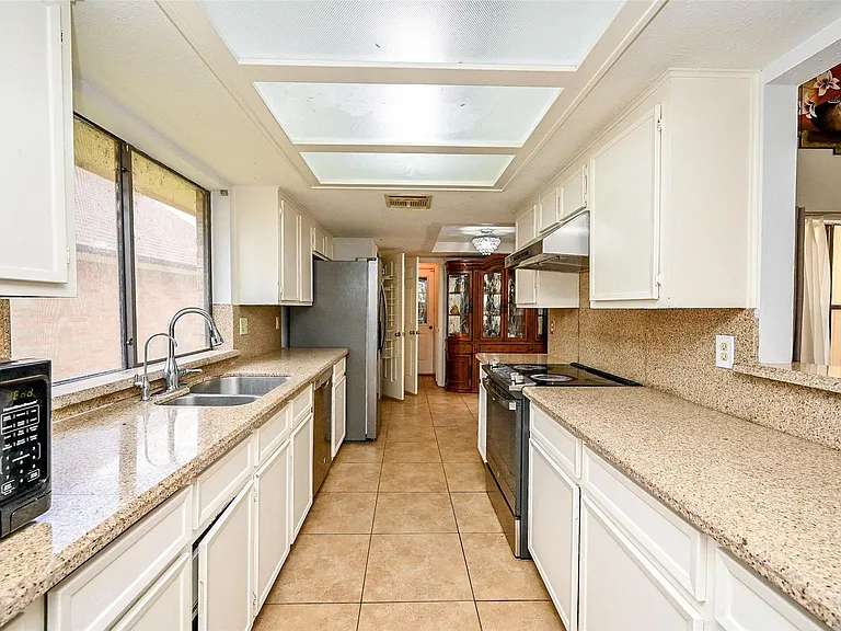 14431 Royal Hill Dr — Photo 10