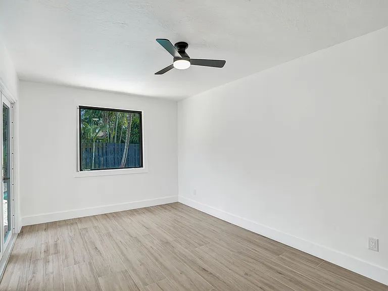 1250 SW 4th St — Photo 40