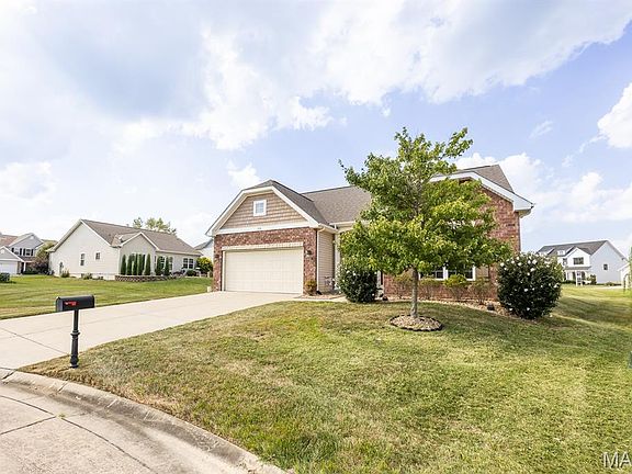 2nd image of 804 Bluff Ridge Ln