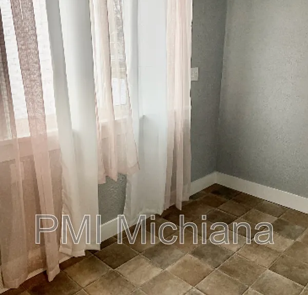 1226 E Madison St — Photo 10