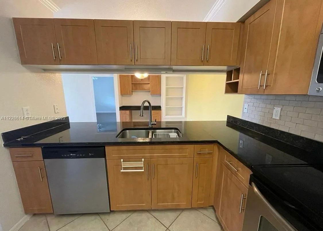 2 bed, 1220 sqft, $2,150 — Photo 2