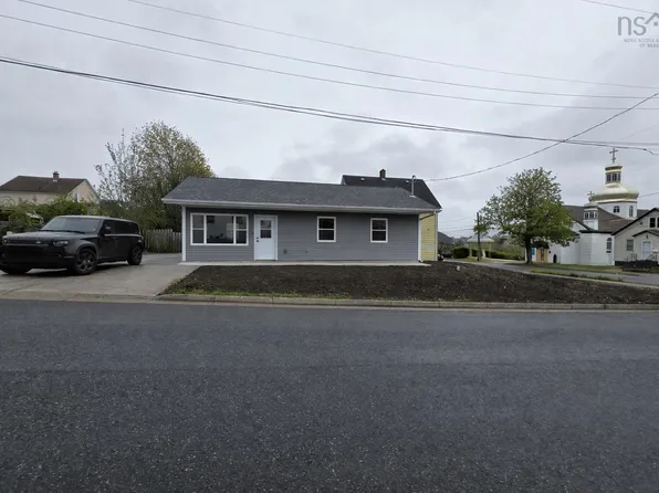 6 South St, Sydney, NS B1N 2M3