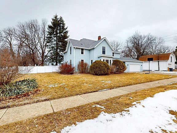 4th image of 611 Main St