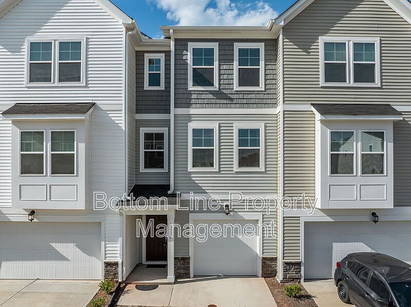 1st image of 1129 Lily Loch Way
