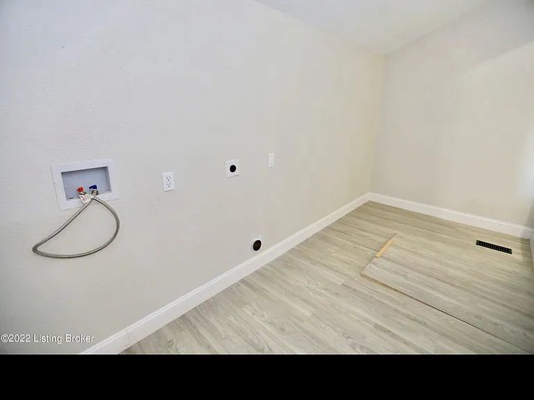 1332 Olive St — Photo 8