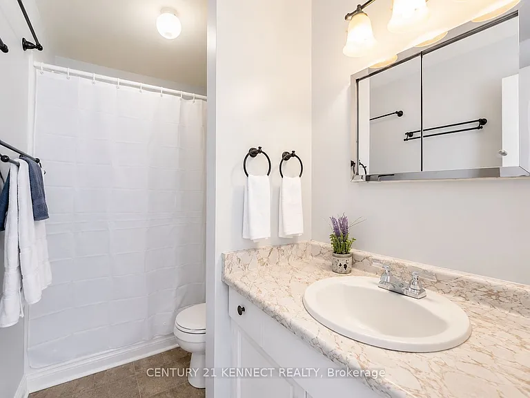 219 Barkley Cres — Photo 10