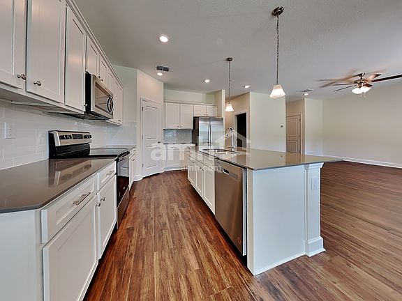 3rd image of 1107 Walden Pond Dr