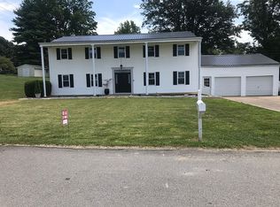 703 Southgate Dr, Morganfield, KY 42437