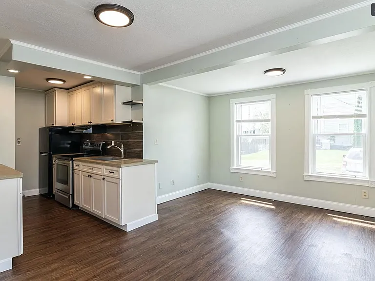 13 Main St #1 — Photo 2