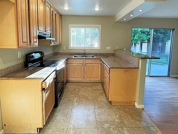 5th image of 126 Clayton Cir