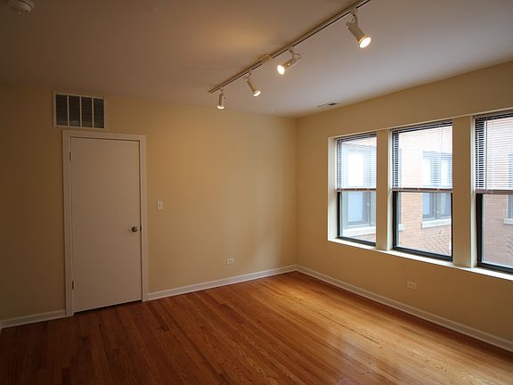 3rd image of 4751 N Troy St APT 1W