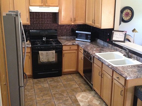 Kitchen with ceramic floor