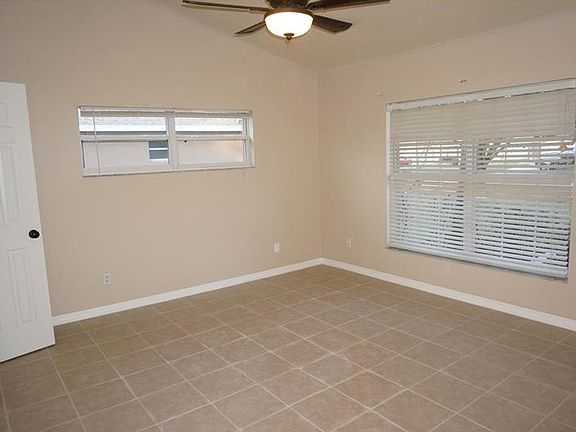 5th image of 10407 Reagans Run Dr