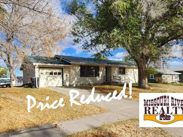 107 Sioux St, Fort Peck, MT 59223