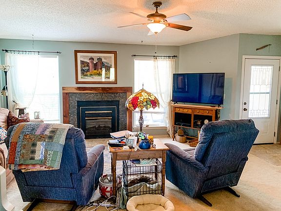 5th image of 320 Madrona Dr