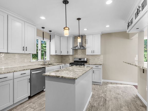 5th image of 15 Conti Ct