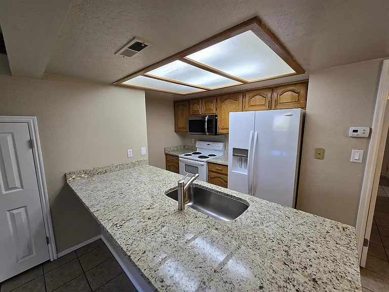 270 S Donlee Dr #10 — Photo 3