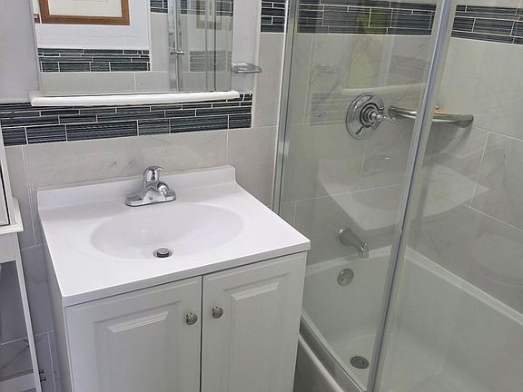 2nd image of 400 Governors Dr APT 14
