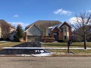 425 Pheasant Hill Dr, North Aurora, IL 60542