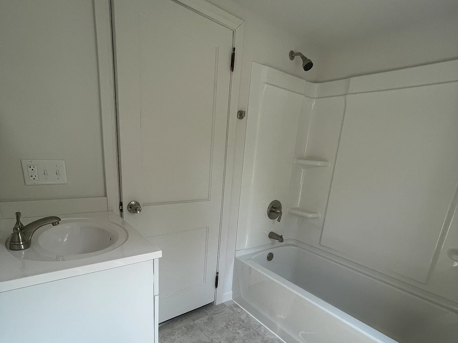 4 bed, $2,400 — Photo 3