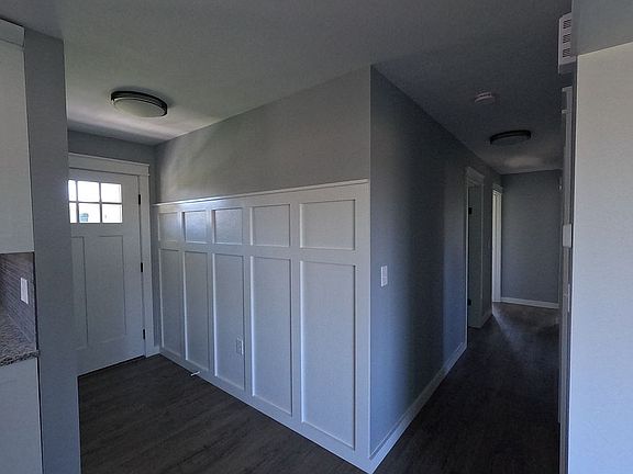 3rd image of 1143 Lakeview Dr