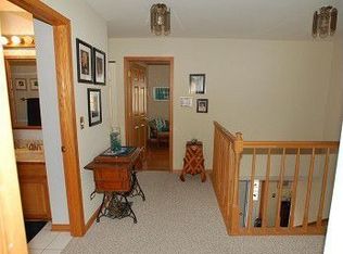 327 Wooded Knoll Dr, Cary, IL 60013