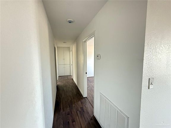 5th image of 415 W Edinburg Ave #107