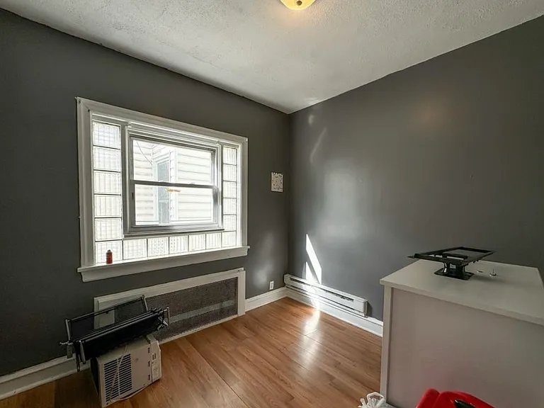 232 W Oak St #2 — Photo 10