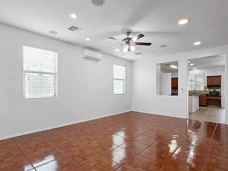 8012 S 70th Dr — Photo 6