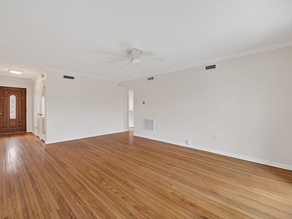 4th image of 3530 Loch Ln
