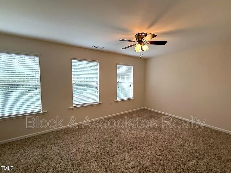 238 Begen St — Photo 27