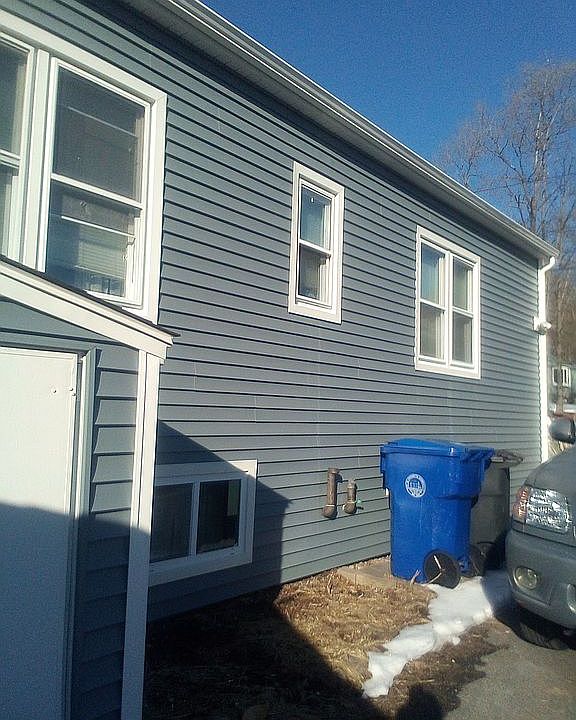 2nd image of 105 Linton St