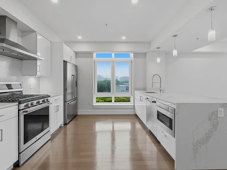 262 Monsignor Obrien Hwy #605 — Photo 3