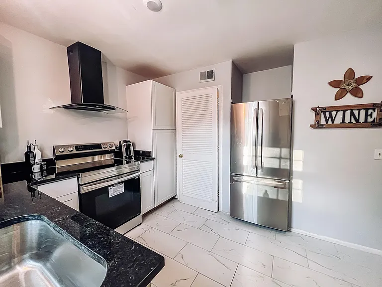 804 Holder Ct — Photo 10