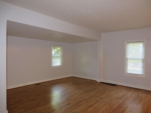 2nd image of 1255 Lewison Ave NE