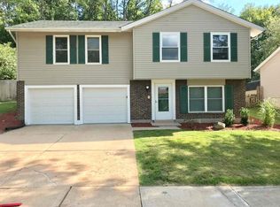 1245 Green Knoll Dr, Fenton, MO