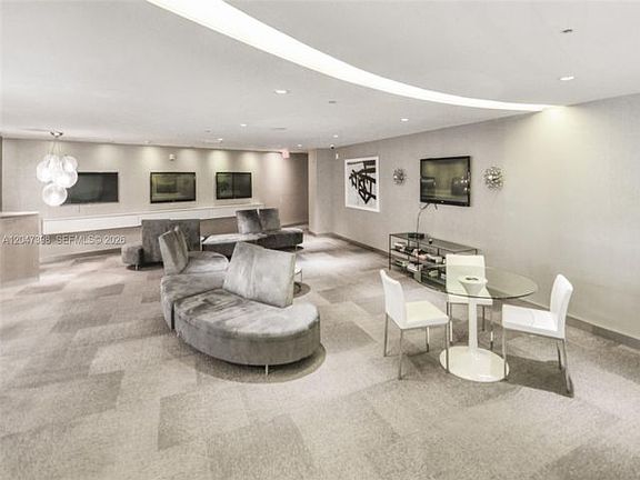 5th image of 92 SW 3rd St APT 3310